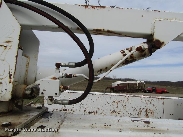 image for item FJ9630 1995 Chevrolet C3500 utility bed pickup truck with crane