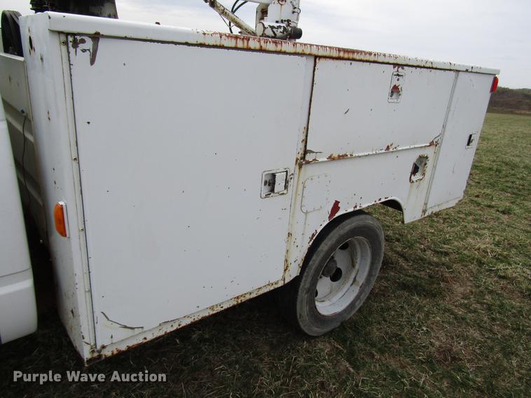 image for item FJ9630 1995 Chevrolet C3500 utility bed pickup truck with crane