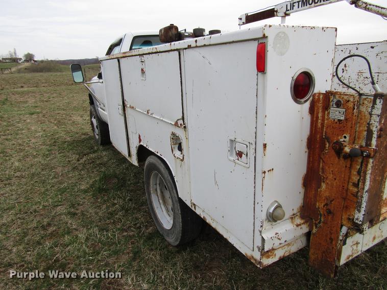 image for item FJ9630 1995 Chevrolet C3500 utility bed pickup truck with crane