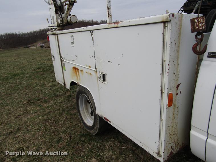 image for item FJ9630 1995 Chevrolet C3500 utility bed pickup truck with crane