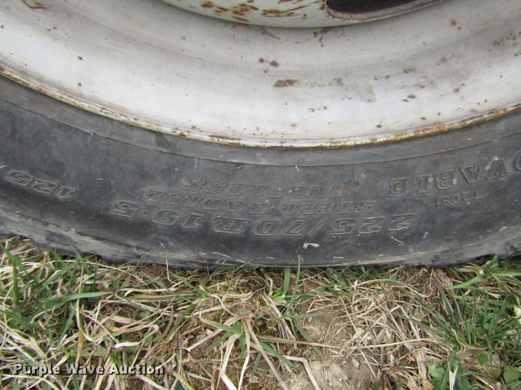 image for item FJ9630 1995 Chevrolet C3500 utility bed pickup truck with crane