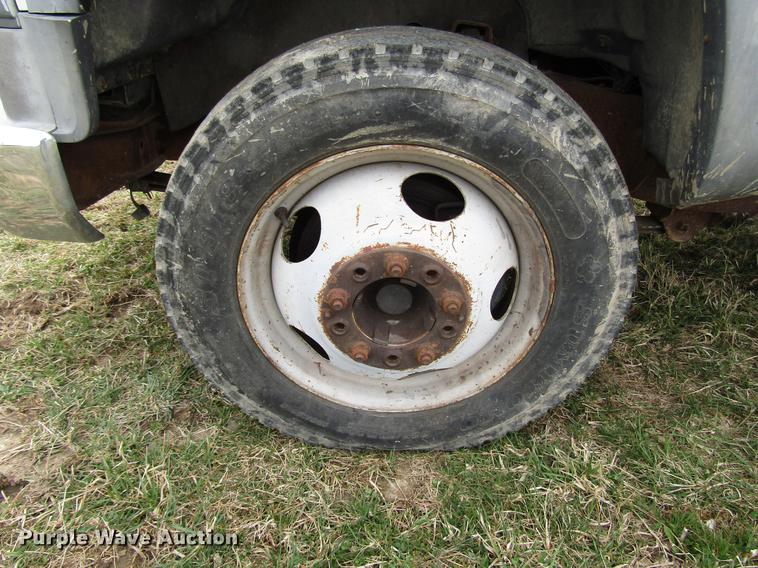 image for item FJ9630 1995 Chevrolet C3500 utility bed pickup truck with crane