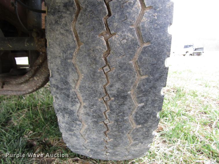 image for item FJ9630 1995 Chevrolet C3500 utility bed pickup truck with crane