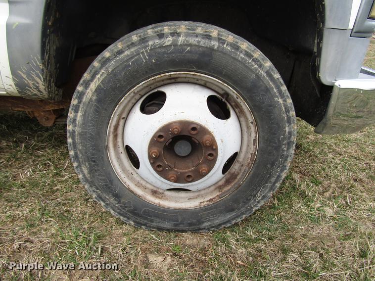 image for item FJ9630 1995 Chevrolet C3500 utility bed pickup truck with crane