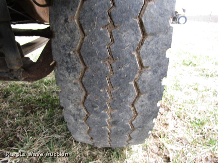 image for item FJ9630 1995 Chevrolet C3500 utility bed pickup truck with crane