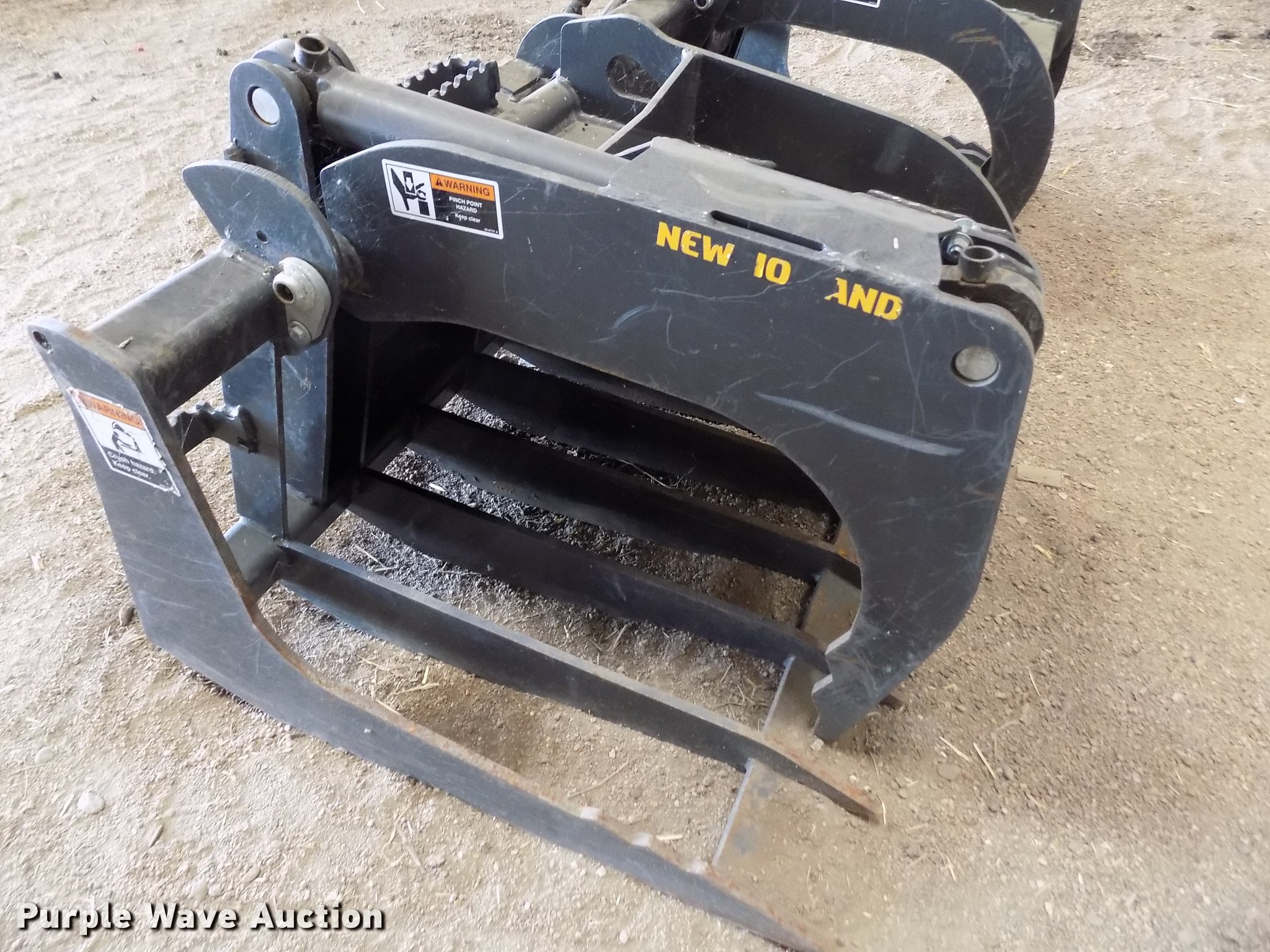 2014 New Holland grapple bucket in Holyrood, KS Item FA9577 sold