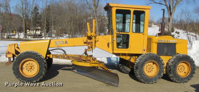 image for item DA8315 1984 John Deere 570A motor grader