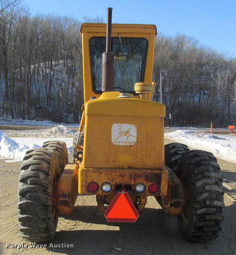 image for item DA8315 1984 John Deere 570A motor grader