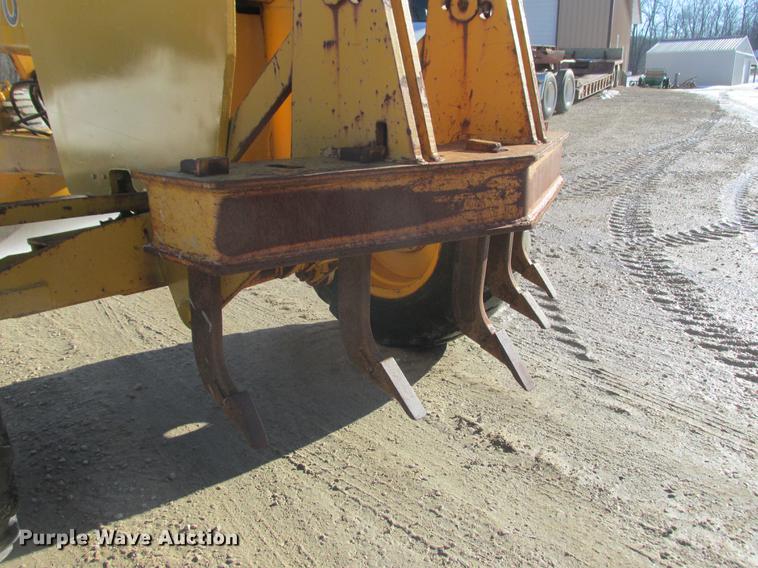 image for item DA8315 1984 John Deere 570A motor grader