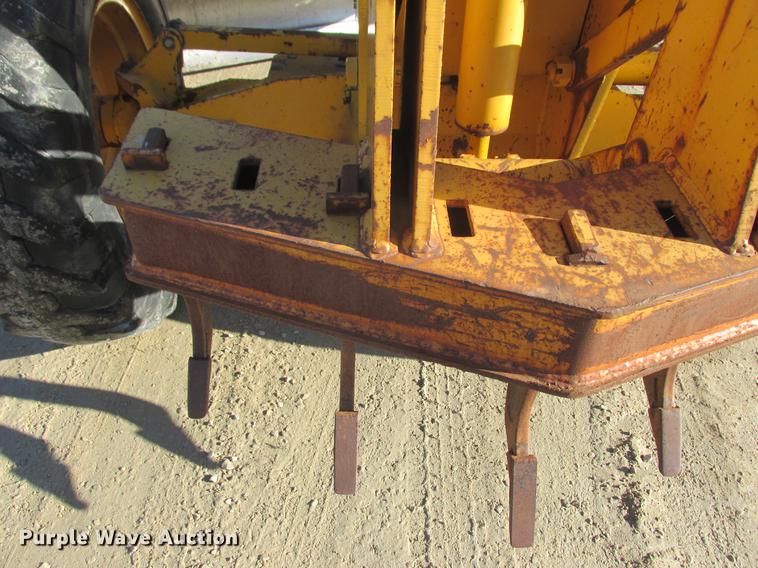 image for item DA8315 1984 John Deere 570A motor grader