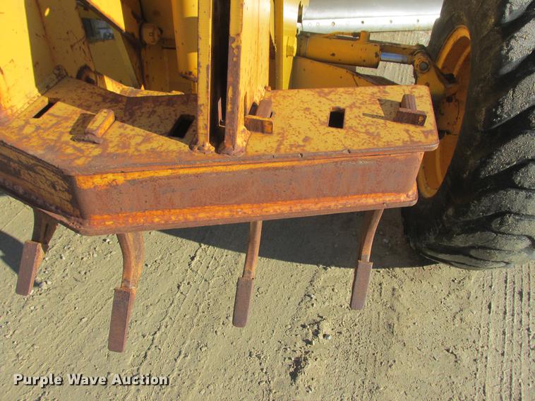 image for item DA8315 1984 John Deere 570A motor grader