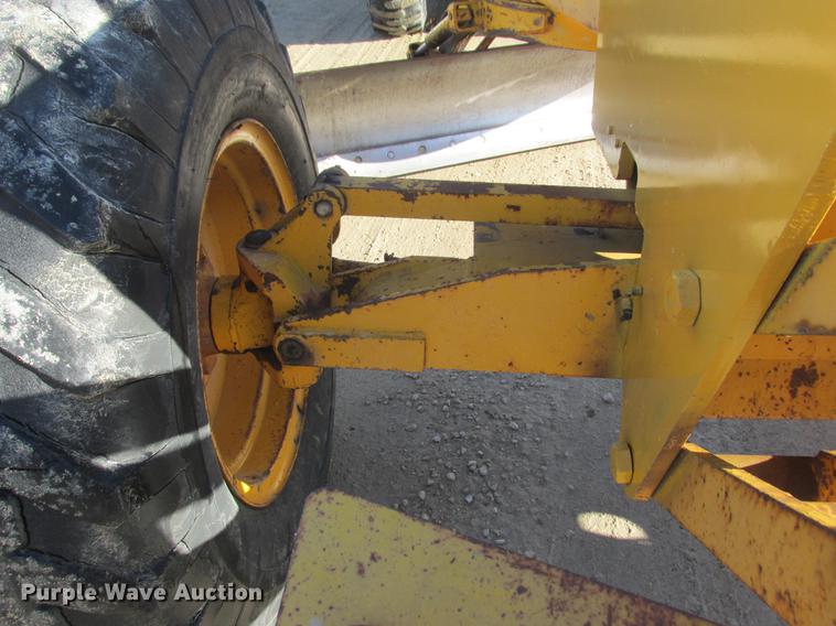 image for item DA8315 1984 John Deere 570A motor grader