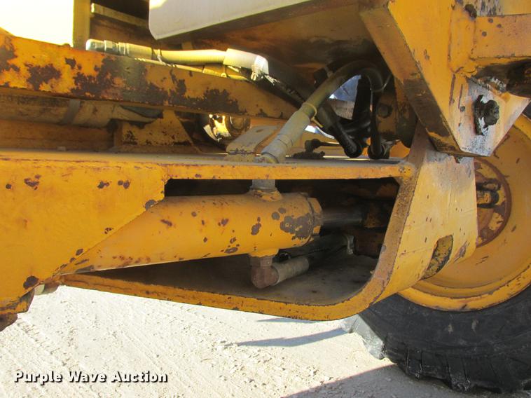 image for item DA8315 1984 John Deere 570A motor grader