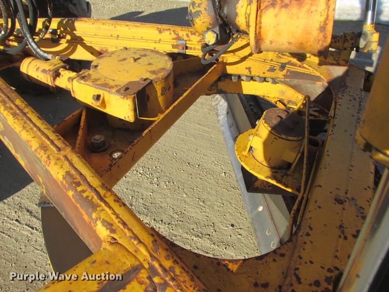 image for item DA8315 1984 John Deere 570A motor grader