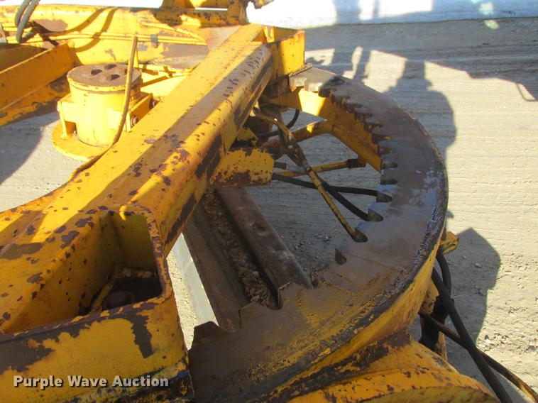 image for item DA8315 1984 John Deere 570A motor grader