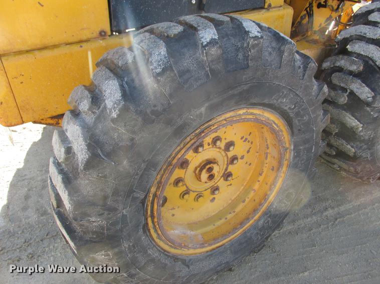 image for item DA8315 1984 John Deere 570A motor grader