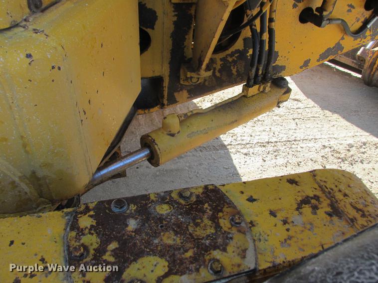 image for item DA8315 1984 John Deere 570A motor grader