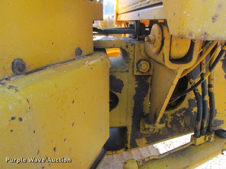 image for item DA8315 1984 John Deere 570A motor grader