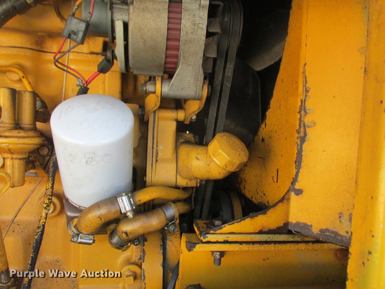 image for item DA8315 1984 John Deere 570A motor grader