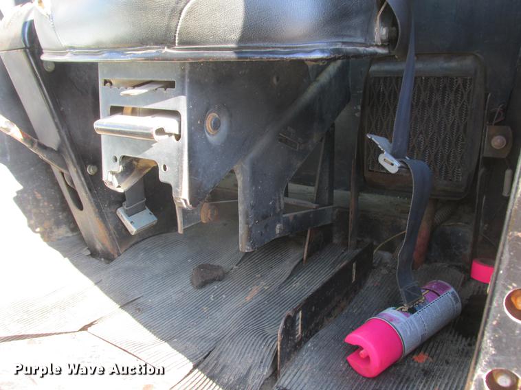 image for item DA8315 1984 John Deere 570A motor grader