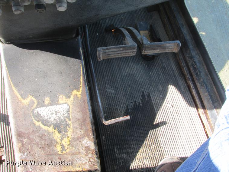 image for item DA8315 1984 John Deere 570A motor grader