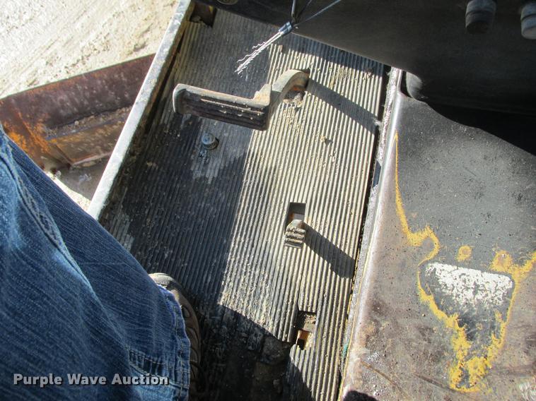 image for item DA8315 1984 John Deere 570A motor grader