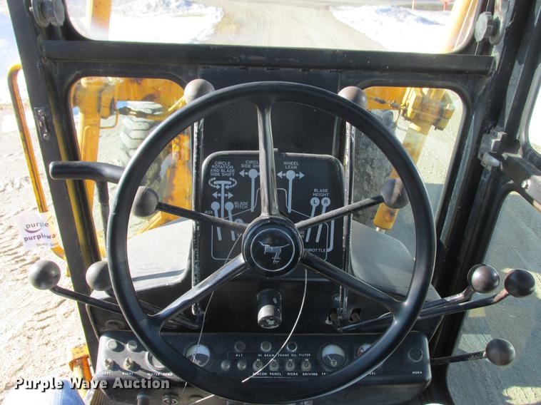 image for item DA8315 1984 John Deere 570A motor grader