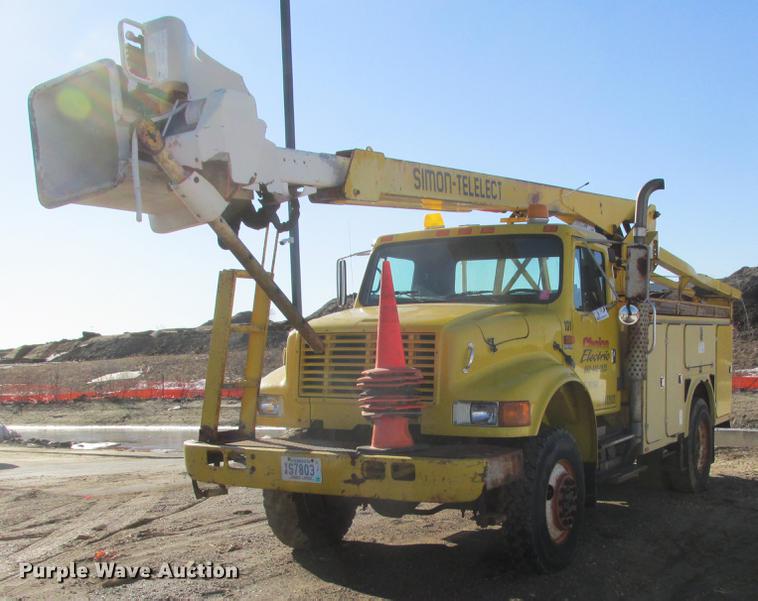 image for item DA8317 1993 International 4800 bucket truck