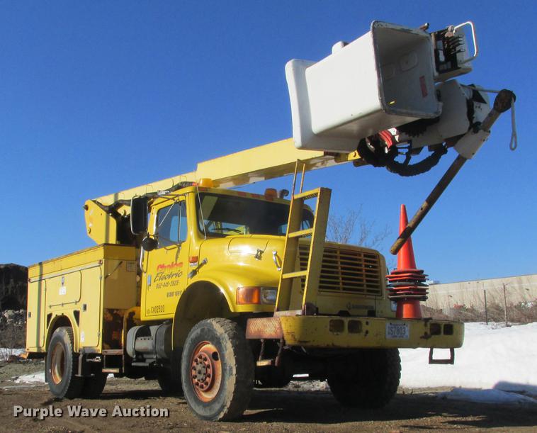 image for item DA8317 1993 International 4800 bucket truck