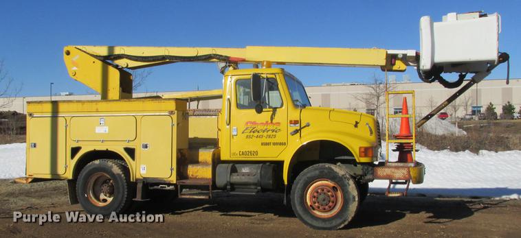 image for item DA8317 1993 International 4800 bucket truck