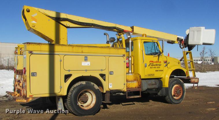 image for item DA8317 1993 International 4800 bucket truck