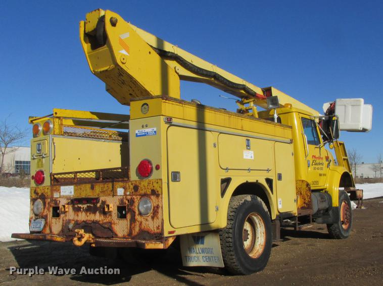 image for item DA8317 1993 International 4800 bucket truck