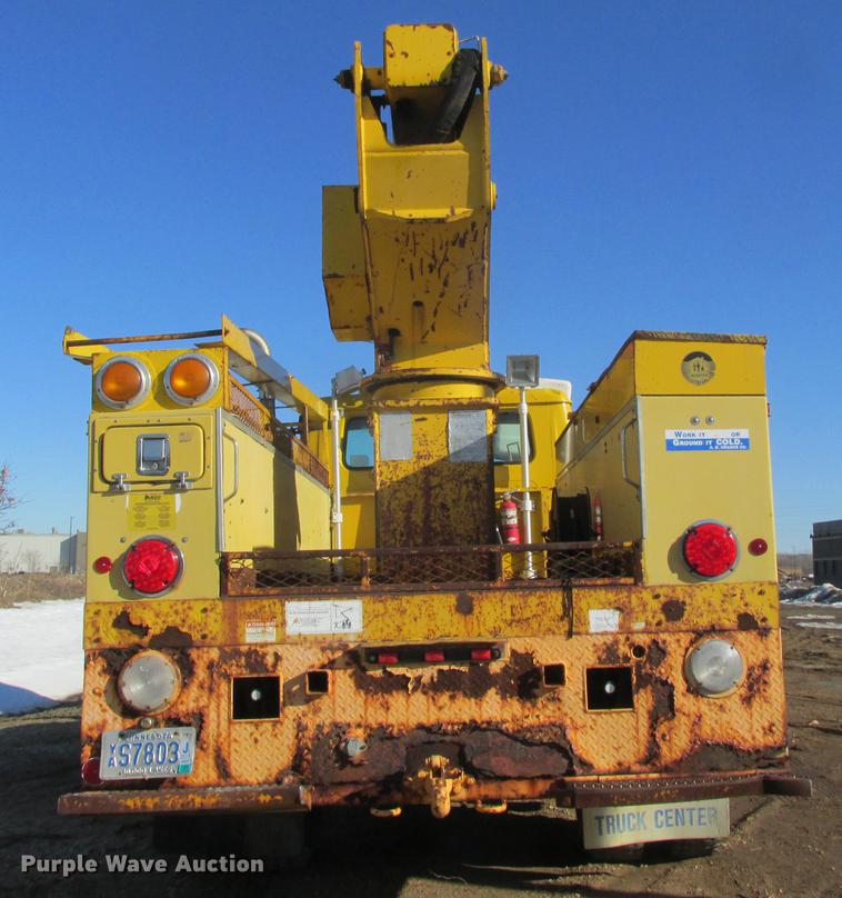 image for item DA8317 1993 International 4800 bucket truck