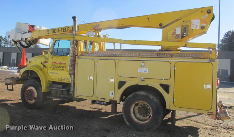 image for item DA8317 1993 International 4800 bucket truck