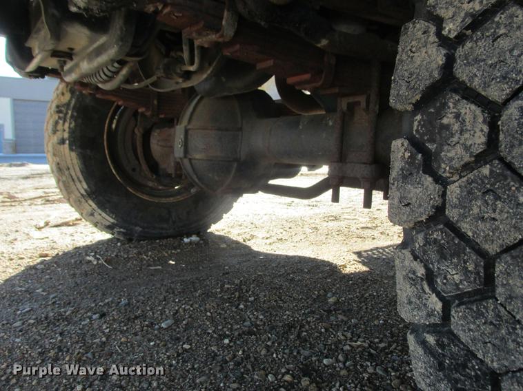 image for item DA8317 1993 International 4800 bucket truck