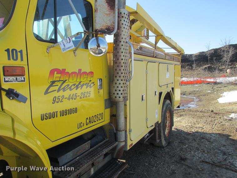 image for item DA8317 1993 International 4800 bucket truck