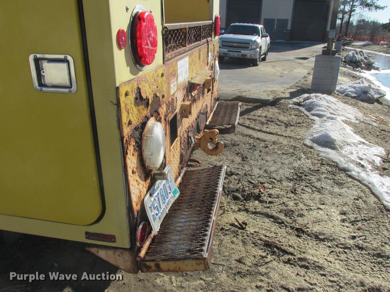 image for item DA8317 1993 International 4800 bucket truck