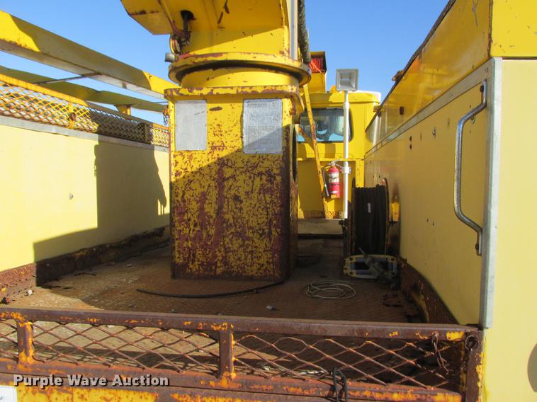 image for item DA8317 1993 International 4800 bucket truck