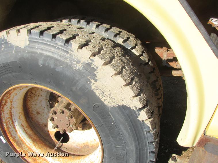 image for item DA8317 1993 International 4800 bucket truck