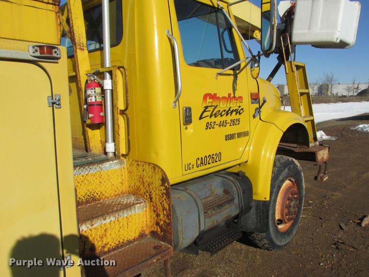 image for item DA8317 1993 International 4800 bucket truck