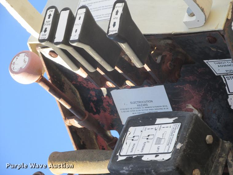 image for item DA8317 1993 International 4800 bucket truck