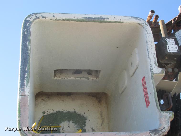 image for item DA8317 1993 International 4800 bucket truck