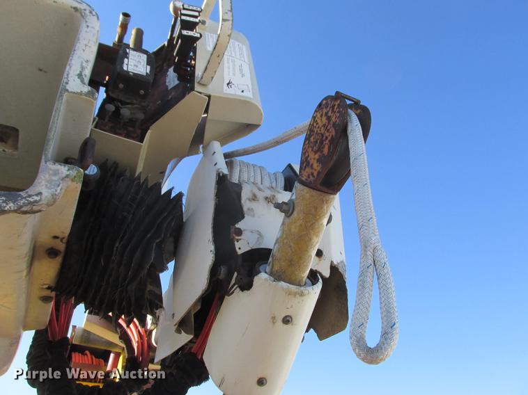 image for item DA8317 1993 International 4800 bucket truck