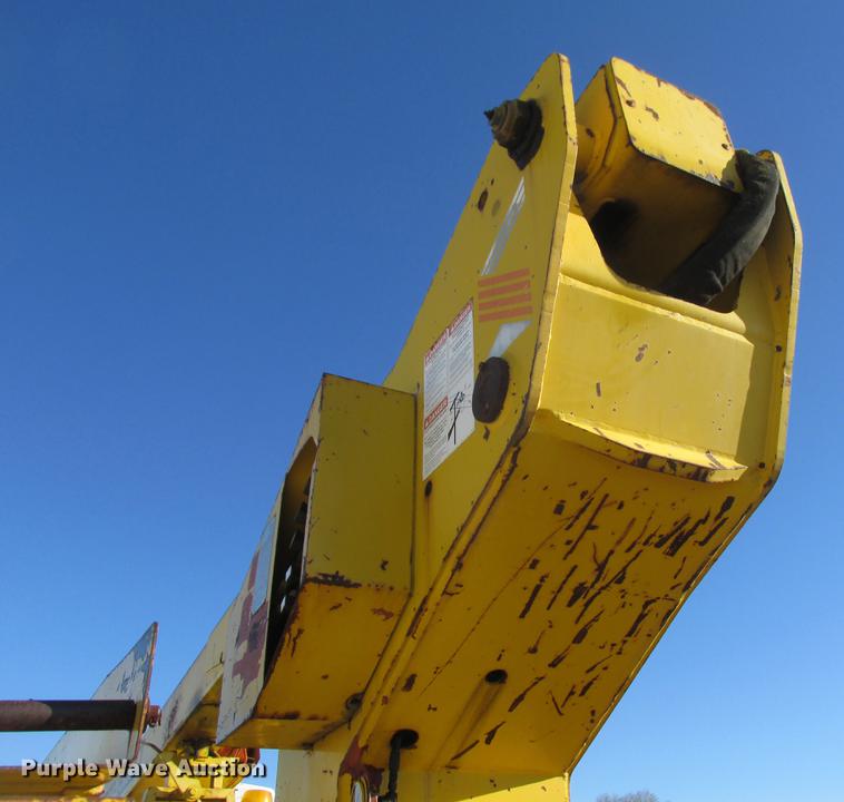 image for item DA8317 1993 International 4800 bucket truck