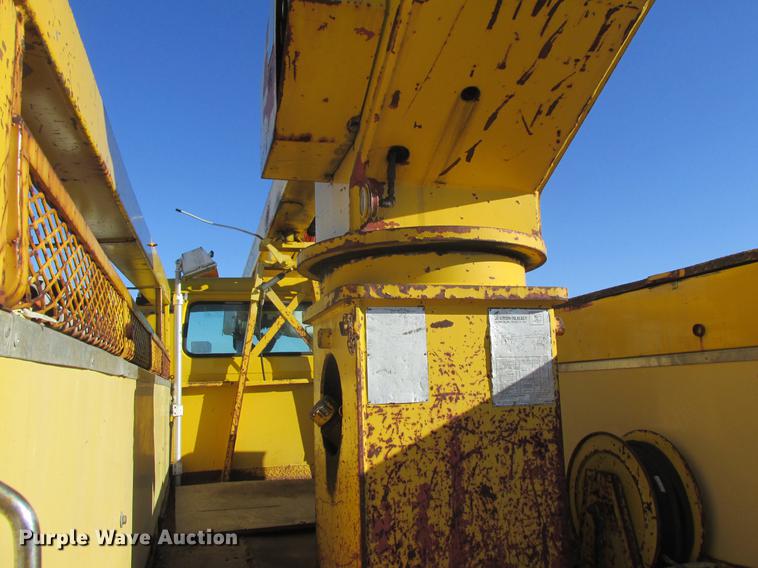 image for item DA8317 1993 International 4800 bucket truck