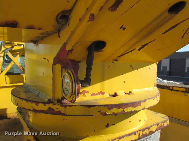 image for item DA8317 1993 International 4800 bucket truck