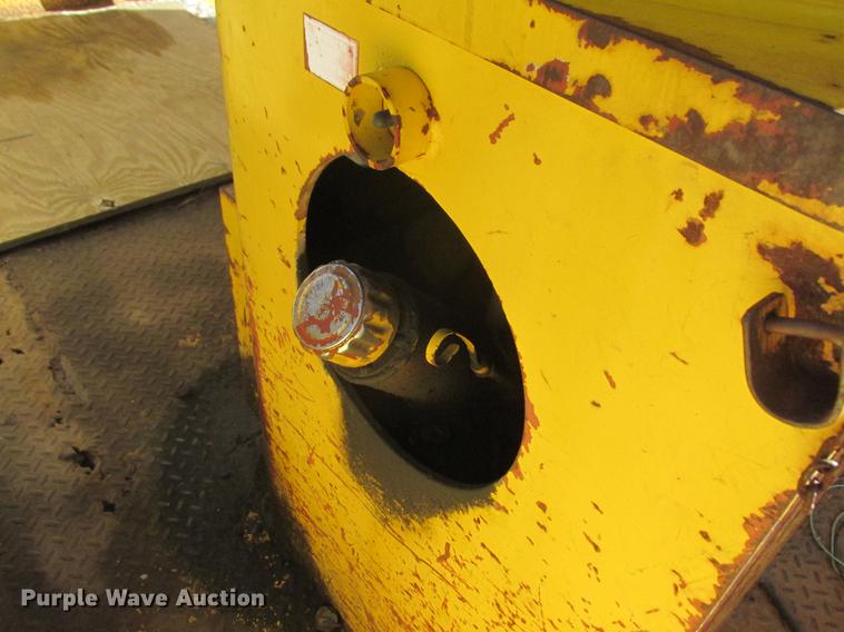 image for item DA8317 1993 International 4800 bucket truck