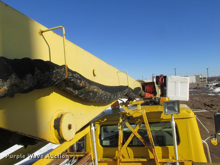 image for item DA8317 1993 International 4800 bucket truck