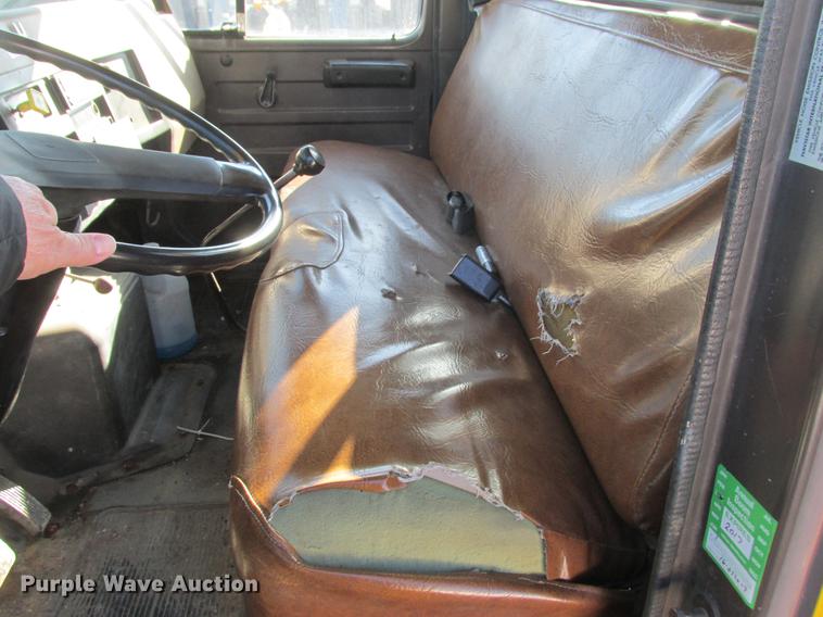 image for item DA8317 1993 International 4800 bucket truck