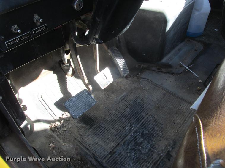 image for item DA8317 1993 International 4800 bucket truck